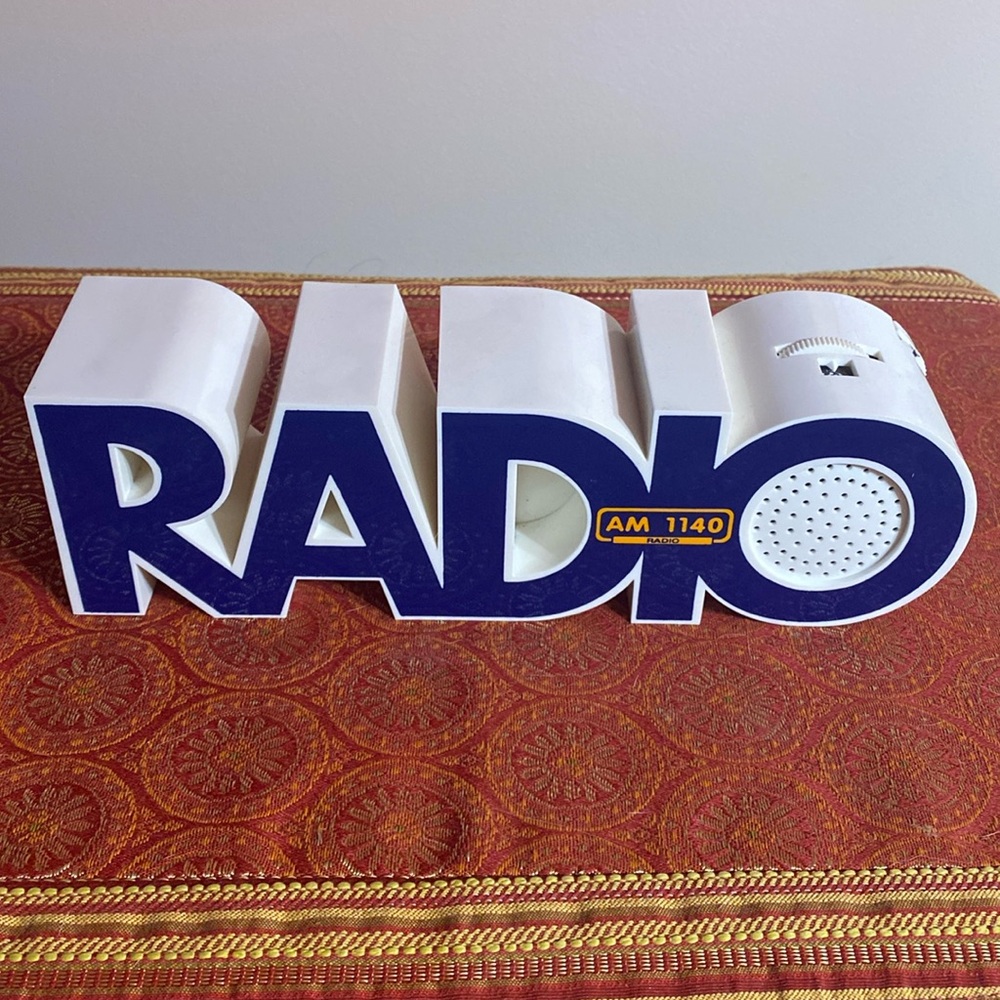 Vintage Styling Transistor Portable Radio! Retro! Works.